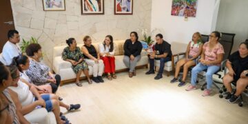 Cercana a la gente, Ana Paty Peralta escucha y atiende las necesidades de la ciudadanía