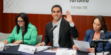 Gino Segura cumple demanda histórica de guías turísticos; Senado avanza en su reconocimiento legal