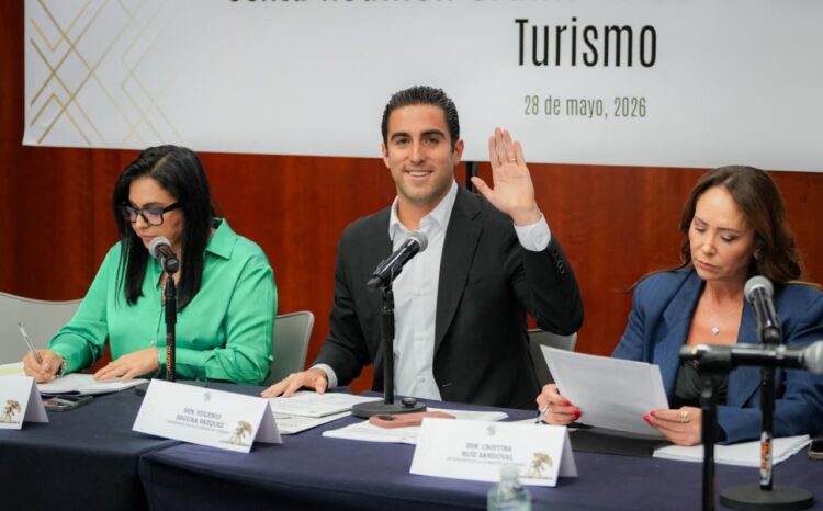 Gino Segura cumple demanda histórica de guías turísticos; Senado avanza en su reconocimiento legal