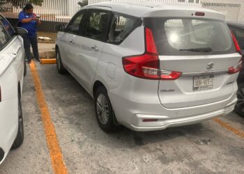 Dan ‘cristalazo’ a coche en el Vips de Plaza las Américas Cancún; empresa se niega a revisar cámaras