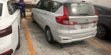 Dan ‘cristalazo’ a coche en el Vips de Plaza las Américas Cancún; empresa se niega a revisar cámaras