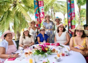Unen esfuerzos y corazones en el tradicional Desayuno del Sombrero del DIF Isla Mujeres