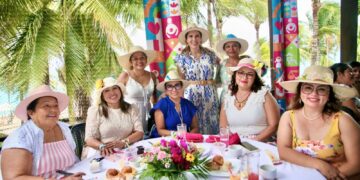 Unen esfuerzos y corazones en el tradicional Desayuno del Sombrero del DIF Isla Mujeres