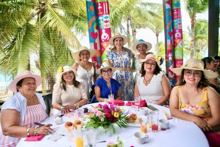 Unen esfuerzos y corazones en el tradicional Desayuno del Sombrero del DIF Isla Mujeres