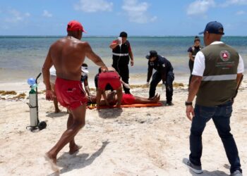 Puerto Morelos participa en el primer simulacro nacional con rescate acuático en Playa Sol