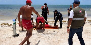 Puerto Morelos participa en el primer simulacro nacional con rescate acuático en Playa Sol