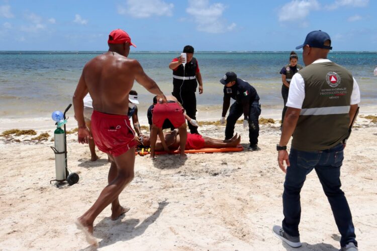 Puerto Morelos participa en el primer simulacro nacional con rescate acuático en Playa Sol