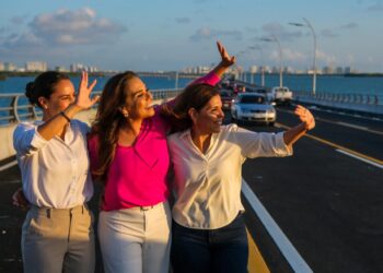 Puntual, a las 6:30 de la mañana Mara Lezama abre a la circulación el majestuoso Puente Vehicular Nichupté