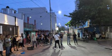 Cancunenses lanzan piedras a casa de extranjero, por convocatoria en redes