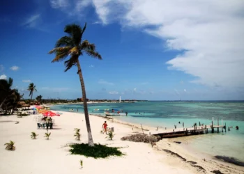 Activistas de Mahahual celebran rechazo a “Perfect Day” y piden revocar cambios al plan urbano