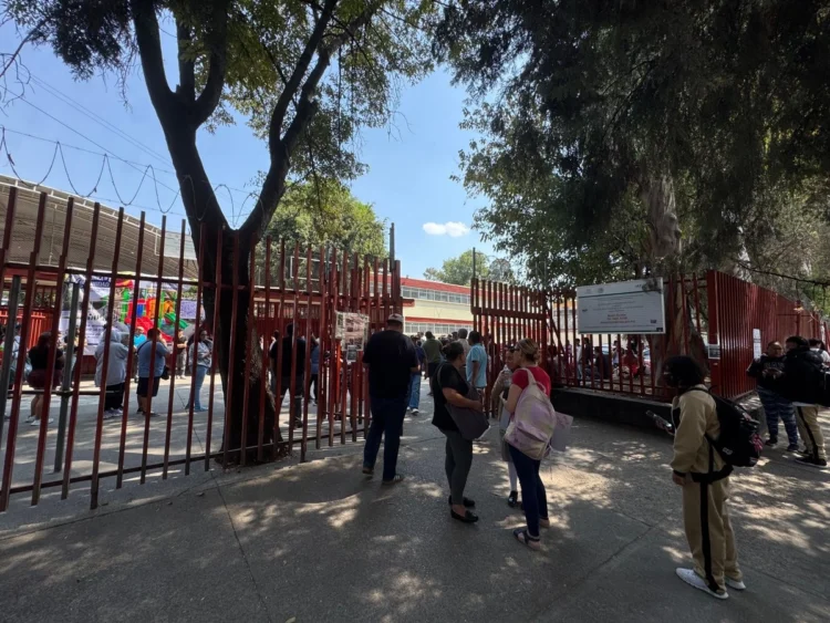 Estados podrán ajustar calendario escolar de forma excepcional, pero ciclo escolar concluye el 15 de julio: Sheinbaum