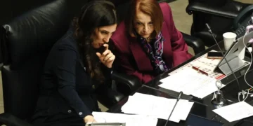 “La gobernadora de Chihuahua no escapará de la justicia; traicionó a la patria”: Morena