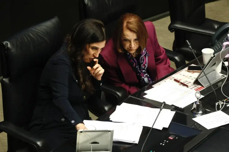 “La gobernadora de Chihuahua no escapará de la justicia; traicionó a la patria”: Morena
