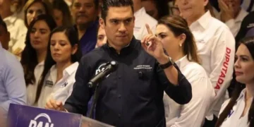 PAN presenta petición de juicio político contra Rocha Moya; acudirán a La Haya también