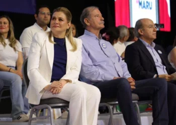 Reaparecen juntos Calderón y Fox en acto para arropar a Maru Campos
