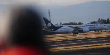 Sindicato de sobrecargos emplaza a huelga a Aeroméxico; estallaría el 1 de junio