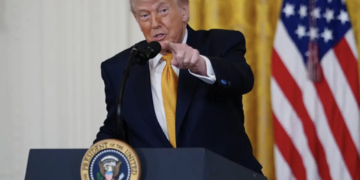 Si México no hace su trabajo contra las drogas, lo haremos nosotros vía terrestre: Trump