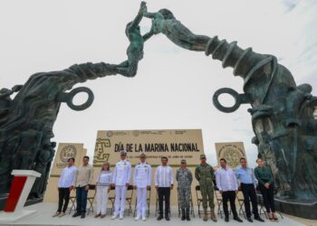 Gobierno de Estefanía Mercado conmemora el Día de la Marina Nacional