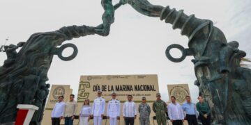 Gobierno de Estefanía Mercado conmemora el Día de la Marina Nacional