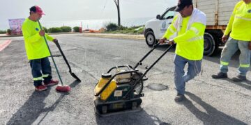 Gobierno de Isla Mujeres refuerza trabajos de bacheo para mejorar la seguridad vial