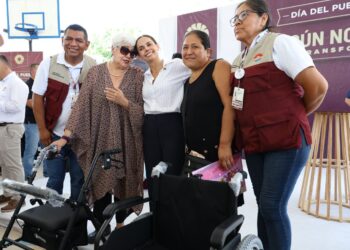 Ana Paty Peralta da respuesta a ciudadanos en el “Día del Pueblo”