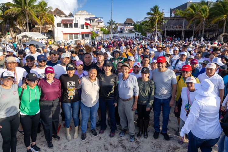 Más de 2 mil personas acompañan a Estefanía Mercado en mega brigada para hacer frente al sargazo