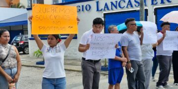 Exigen familias preparatoria inclusiva en Cancún