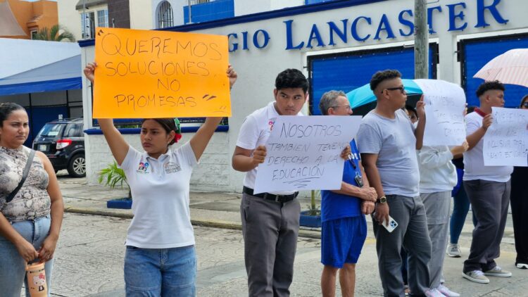 Exigen familias preparatoria inclusiva en Cancún
