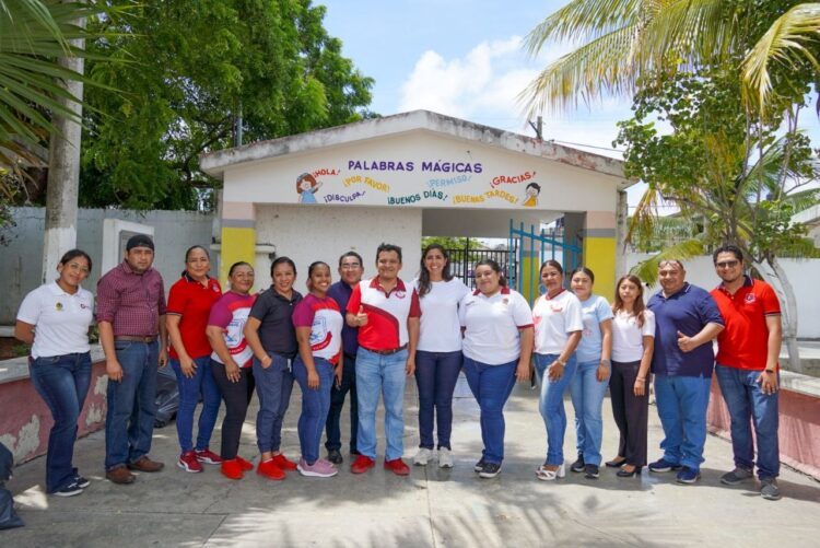 Marybel Villegas refuerza trabajo en territorio y atiende necesidades de familias cancunenses