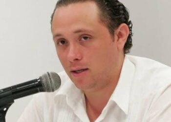 Renuncia Héctor Contreras a la dirección del SATQ