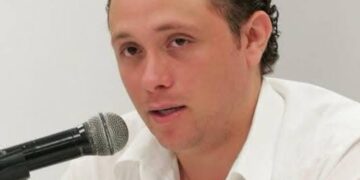 Renuncia Héctor Contreras a la dirección del SATQ