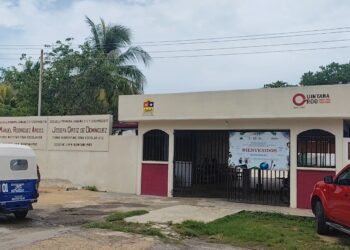 Lluvias ingresan a escuela de Dziuché por falta de cristales