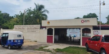Lluvias ingresan a escuela de Dziuché por falta de cristales