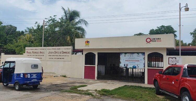 Lluvias ingresan a escuela de Dziuché por falta de cristales