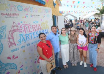 Atenea impulsa el talento y el emprendimiento local con la Feria Artesanal en Isla Mujeres
