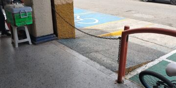 Cierran negocios accesos para discapacitados en Cancún