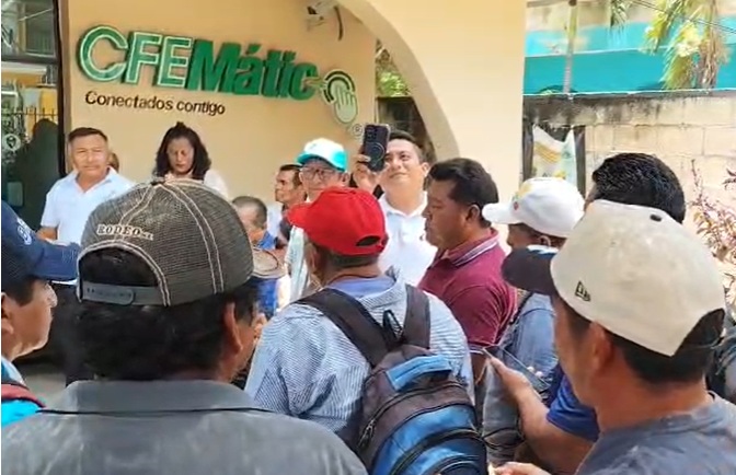 Protestan delegados de José María Morelos ante la CFE, por apagones de cuatro días