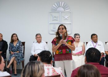 Reconoce Mara Lezama la vocación y trayectoria de 457 servidoras y servidores públicos de Quintana Roo