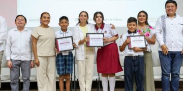 Fomenta Ana Paty Peralta ejercicios de participación democrática para niñas y niños