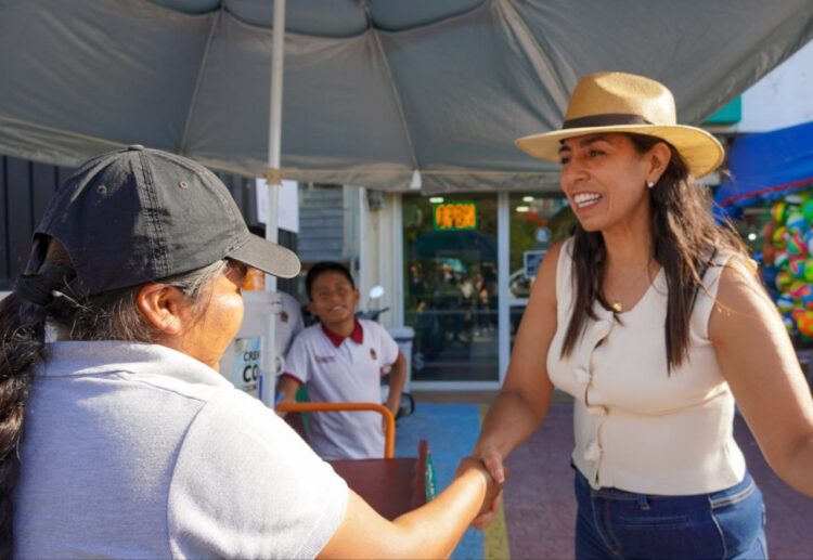 Marybel Villegas atiende demandas ciudadanas en Playa del Carmen