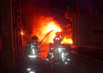 Incendio en subestación de CFE deja a parte de Cancún a oscuras