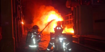 Incendio en subestación de CFE deja a parte de Cancún a oscuras