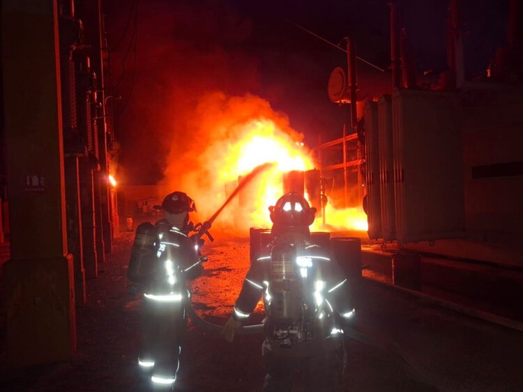 Incendio en subestación de CFE deja a parte de Cancún a oscuras