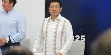 Chucho Pool promueve ampliar licencias de paternidad para trabajadores del Ayuntamiento de Cancún