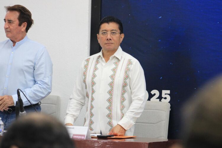 Chucho Pool promueve ampliar licencias de paternidad para trabajadores del Ayuntamiento de Cancún