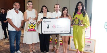 Fernando Muñoz reconoce el talento local durante premiación de Embajador Turístico 2026