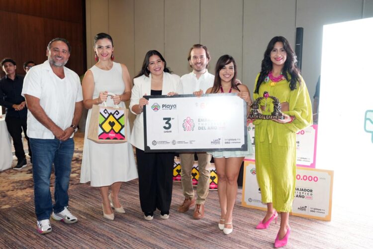 Fernando Muñoz reconoce el talento local durante premiación de Embajador Turístico 2026