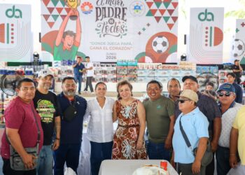 Festeja Ana Paty Peralta a padres de familia trabajadores del Ayuntamiento de BJ