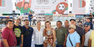 Festeja Ana Paty Peralta a padres de familia trabajadores del Ayuntamiento de BJ