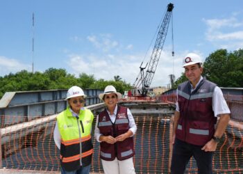 Recorre Mara Lezama reconstrucción del puente de Subteniente López, obra que avanza al 37%